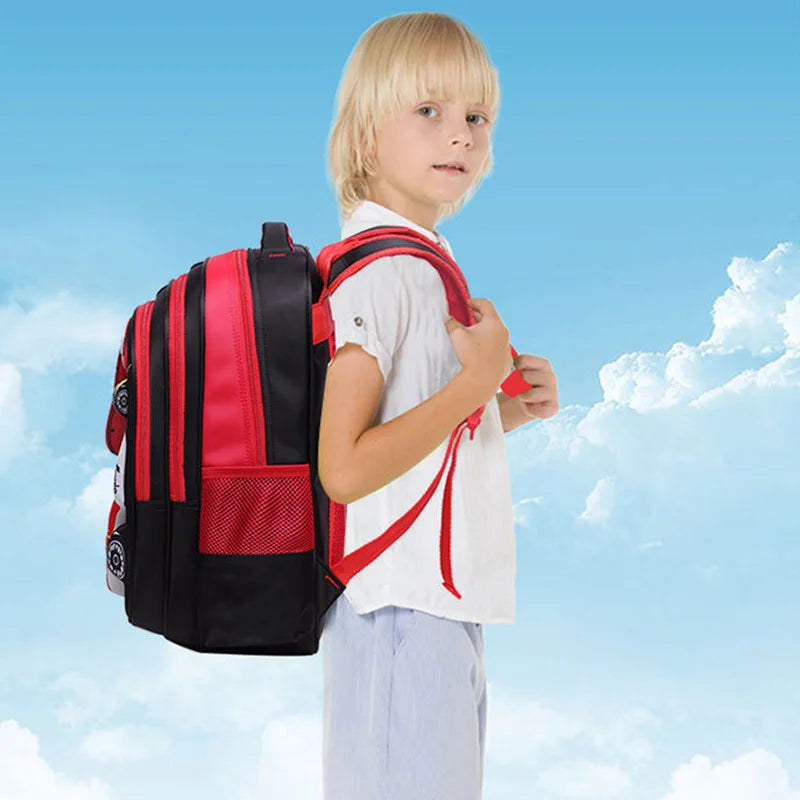 Mochila Infantil Carro de Corrida 3D - Seja o Mais Rápido da Turma