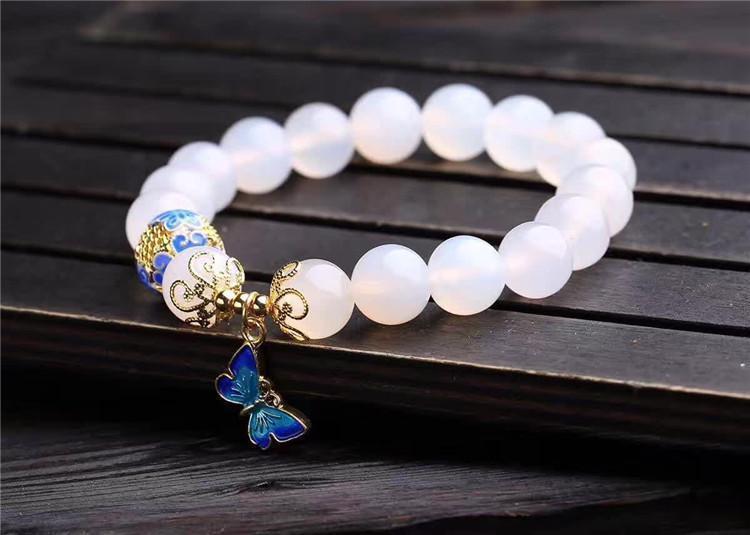 Pulseira Ágata Branca com Pingente Borboleta Azul de Crescimento Espiritual