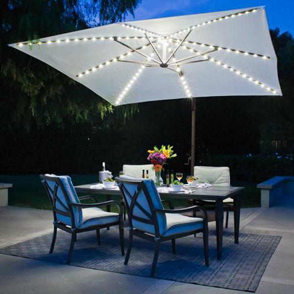 Luz de Guarda-Chuva de LED à Energia Solar com 8 Cordas e 104 LEDs