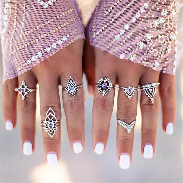 Conjunto com até 13 Anéis Vintage em Diversos Modelos em Liga e Strass
