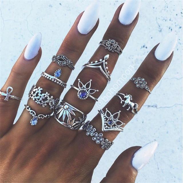 Conjunto com até 13 Anéis Vintage em Diversos Modelos em Liga e Strass