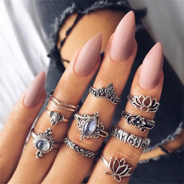 Conjunto com até 13 Anéis Vintage em Diversos Modelos em Liga e Strass