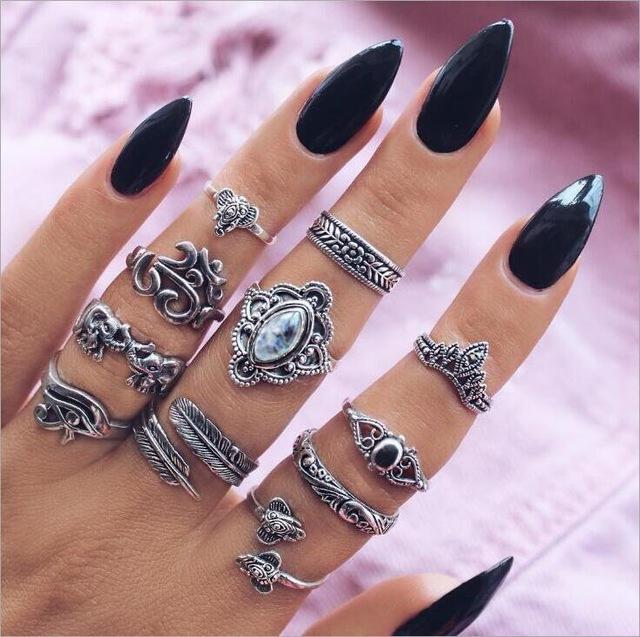 Conjunto com até 13 Anéis Vintage em Diversos Modelos em Liga e Strass