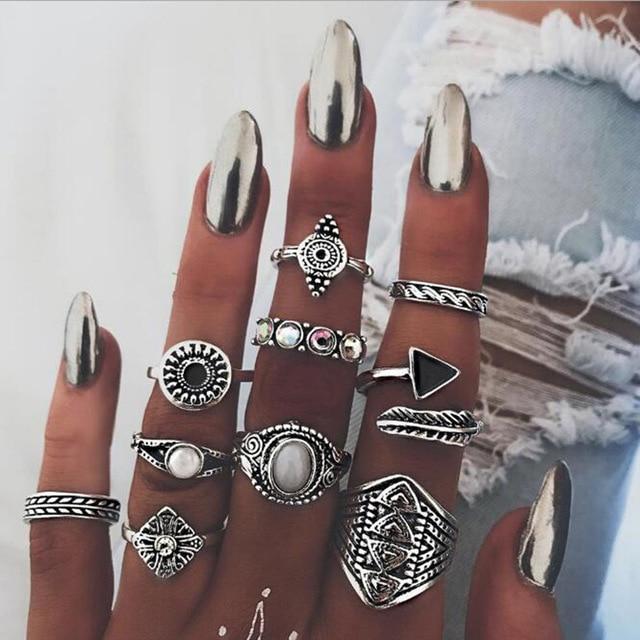 Conjunto com até 13 Anéis Vintage em Diversos Modelos em Liga e Strass