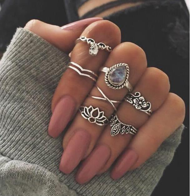Conjunto com até 13 Anéis Vintage em Diversos Modelos em Liga e Strass