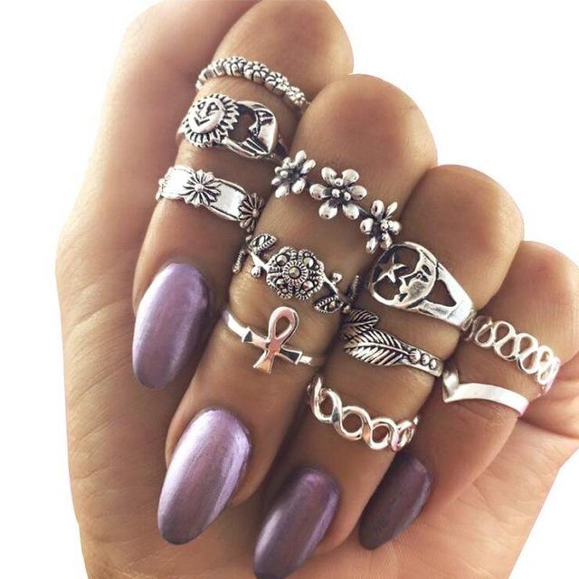 Conjunto com até 13 Anéis Vintage em Diversos Modelos em Liga e Strass