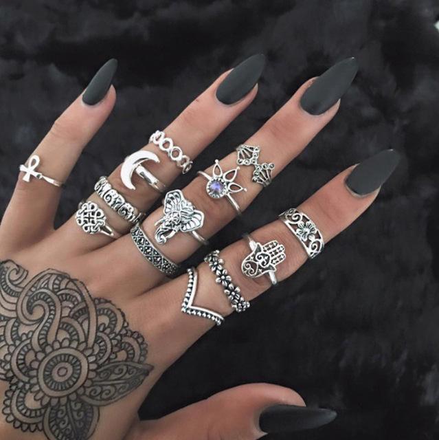 Conjunto com até 13 Anéis Vintage em Diversos Modelos em Liga e Strass