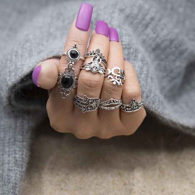 Conjunto com até 13 Anéis Vintage em Diversos Modelos em Liga e Strass