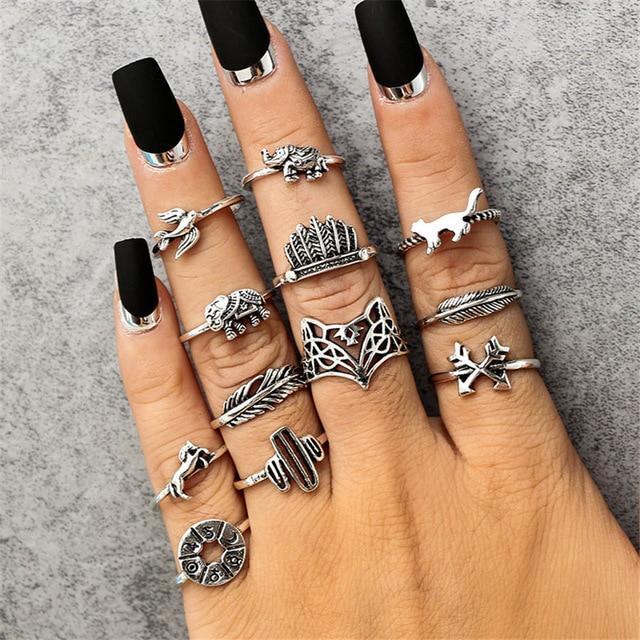 Conjunto com até 13 Anéis Vintage em Diversos Modelos em Liga e Strass