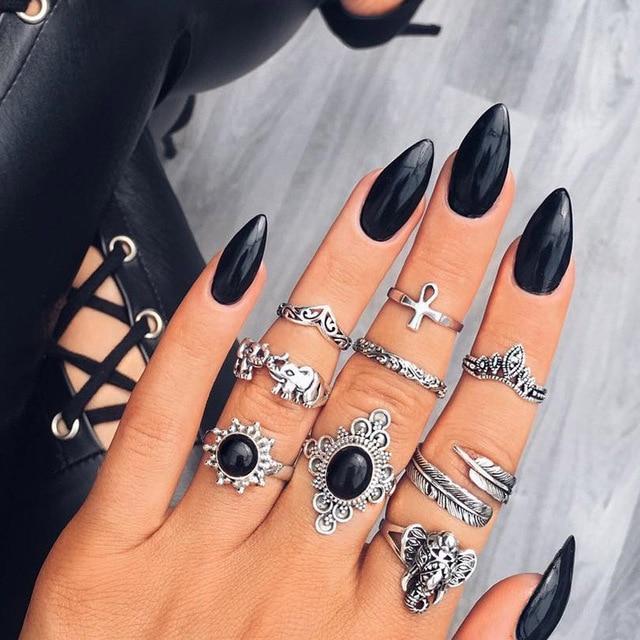 Conjunto com até 13 Anéis Vintage em Diversos Modelos em Liga e Strass