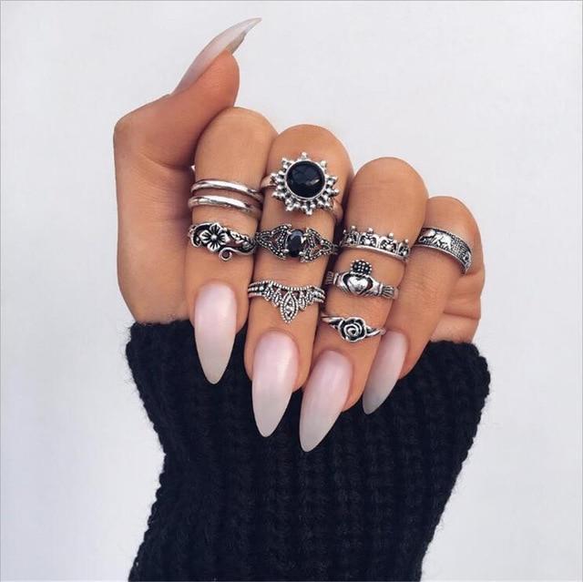 Conjunto com até 13 Anéis Vintage em Diversos Modelos em Liga e Strass
